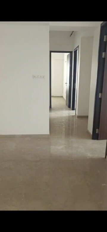 Room in 3 BHK Apartment at Kalpataru Radiance, Goregaon West – for Rent