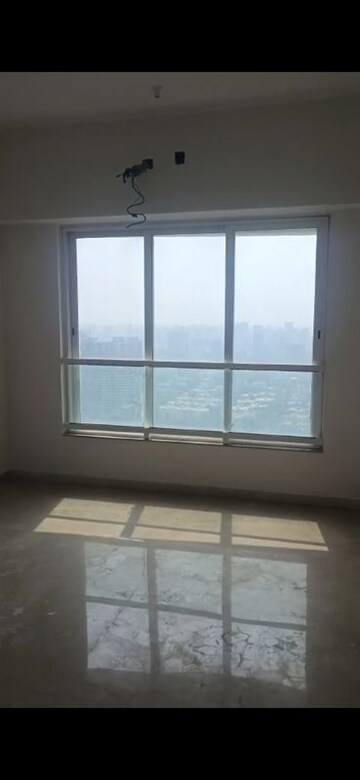 Room in 3 BHK Apartment at Kalpataru Radiance, Goregaon West – for Rent