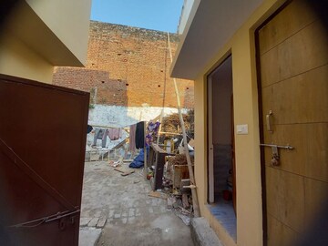 Parking in 6+ BHK Independent House at Sanjay Gandhi Puram – for Sale