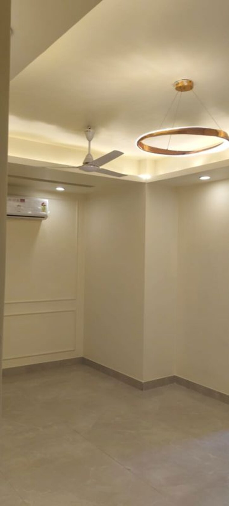 Room, east of kailash 3 Bedroom 125 Sq.Yd. Builder Floor In East Of Kailash Delhi 9946738