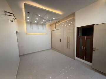 Room in 3 BHK Builder Floor at Kalkaji – for Rent