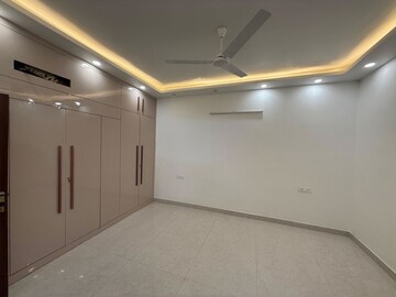 Room in 3 BHK Builder Floor at Kalkaji – for Rent