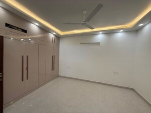 Room in 3 BHK Builder Floor at Kalkaji – for Rent
