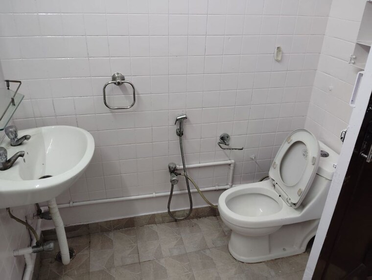 Bathroom, greater kailash i 2 Bedroom 208 Sq.Yd. Builder Floor In Greater Kailash I Delhi 9946744