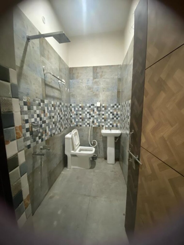 Bathroom, shastripuram 1 RK 380 Sq.Ft. Independent House In Shastripuram Agra 8242509