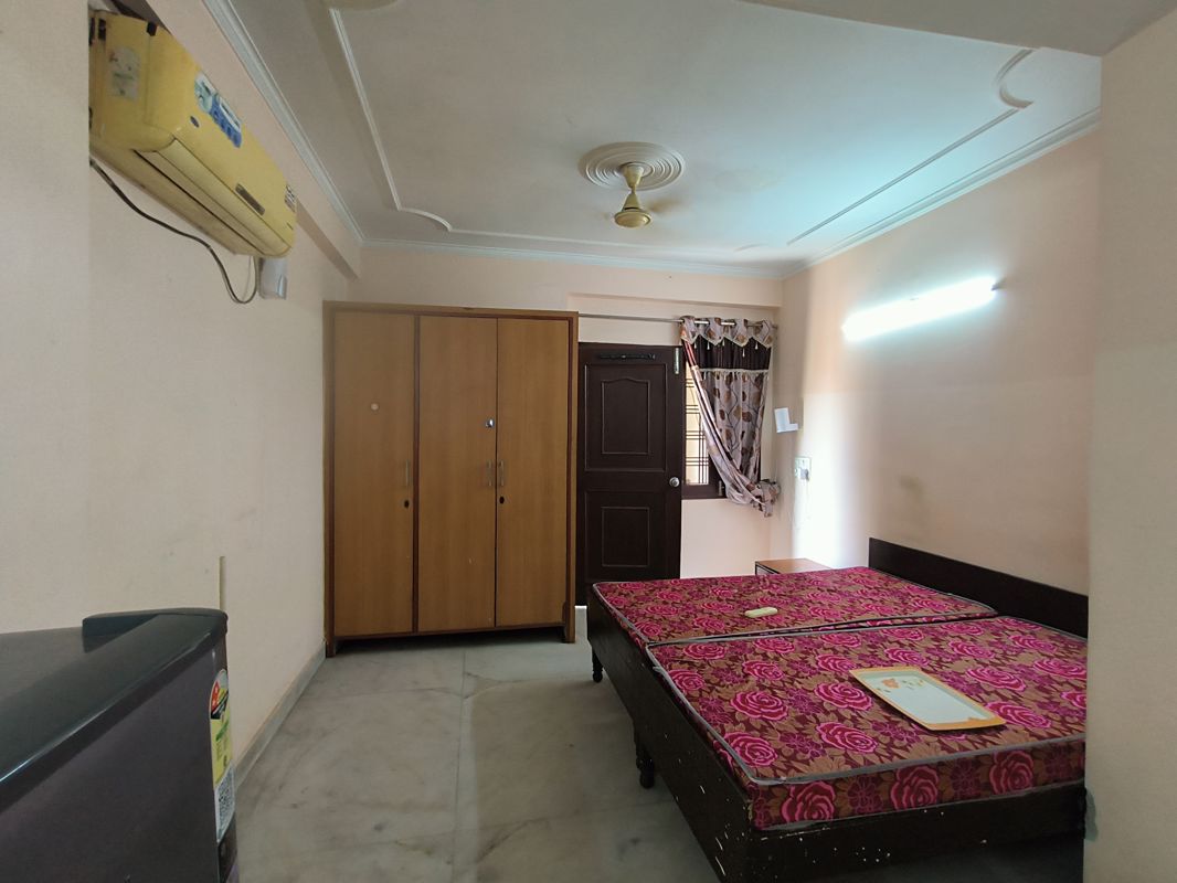 1 RkBuilder Floor For Rent in RWA Apartments Sector 50
