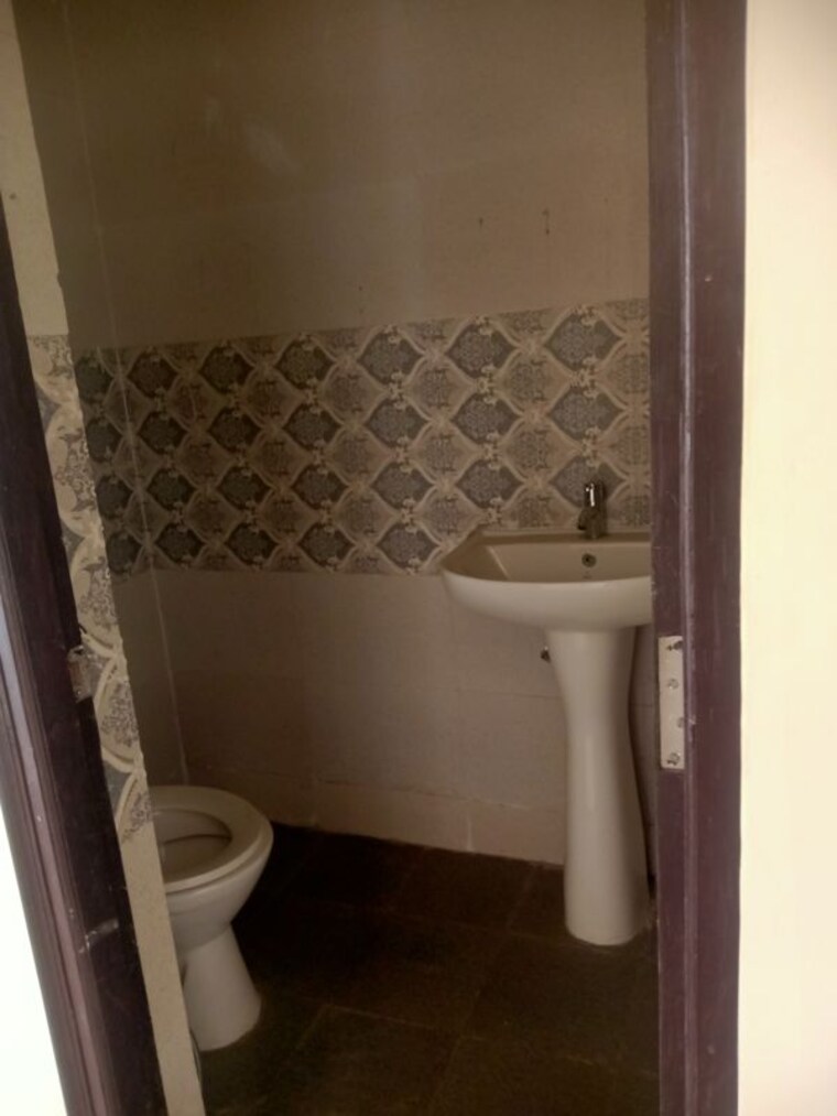 Bathroom, sanjar-gold 3 Bedroom 1560 Sq.Ft. Apartment In Vrindavan Yojna Lucknow 9946774