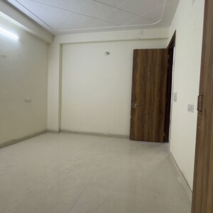 Room in 1 BHK Builder Floor at Palm Residency Chhatarpur, Rajpur Khurd Extension – for Rent