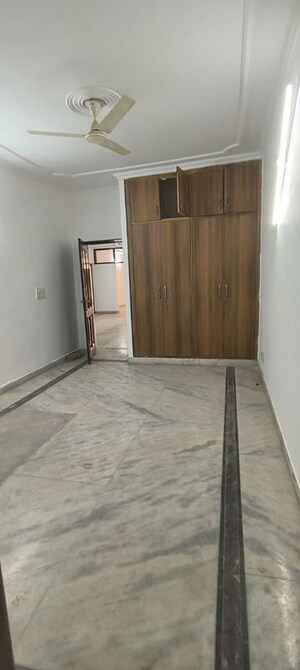Room in 3 BHK Builder Floor at RWA Apartments Sector 50, Sector 50 – for Rent