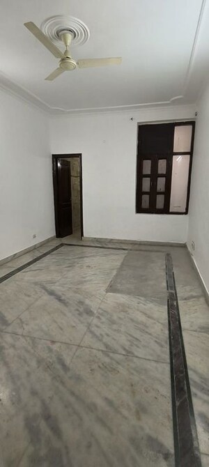 Room in 3 BHK Builder Floor at RWA Apartments Sector 50, Sector 50 – for Rent