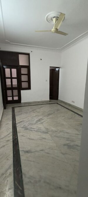 Room in 3 BHK Builder Floor at RWA Apartments Sector 50, Sector 50 – for Rent