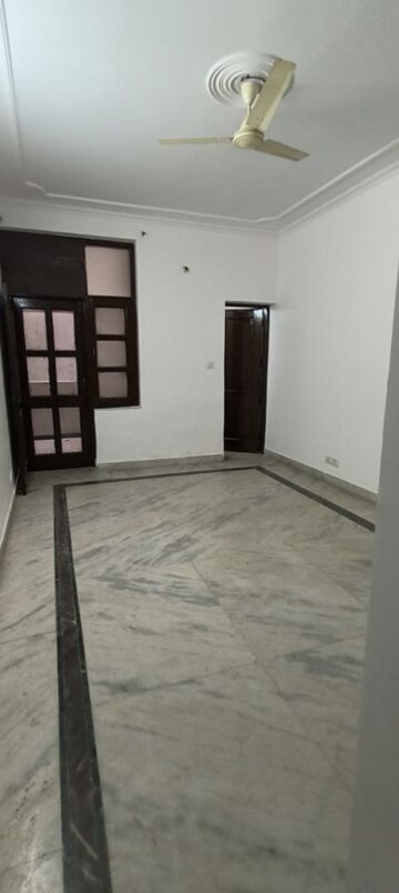 Room in 3 BHK Builder Floor at RWA Apartments Sector 50, Sector 50 – for Rent