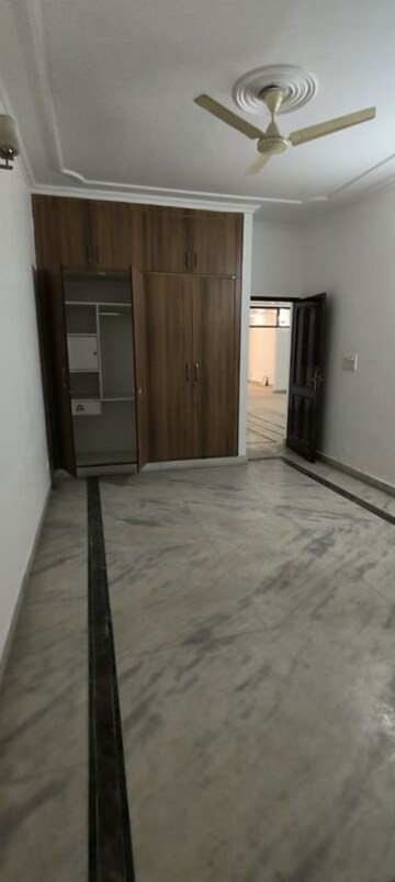 Room in 3 BHK Builder Floor at RWA Apartments Sector 50, Sector 50 – for Rent