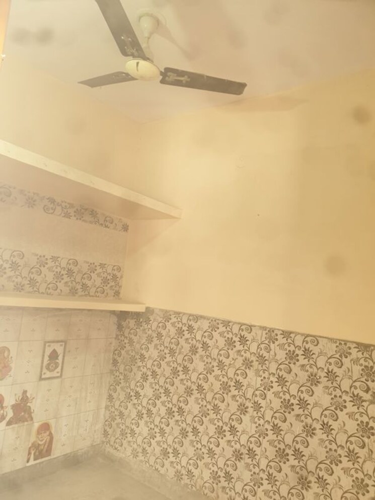 Room, sector 19 3 Bedroom 1850 Sq.Ft. Independent House In Sector 19 Faridabad 9946784