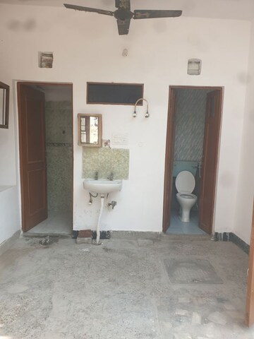Room in 3 BHK Independent House at Sector 19 – for Rent