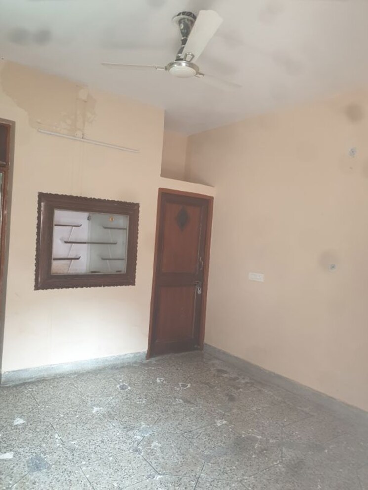 Room, sector 19 3 Bedroom 1850 Sq.Ft. Independent House In Sector 19 Faridabad 9946784