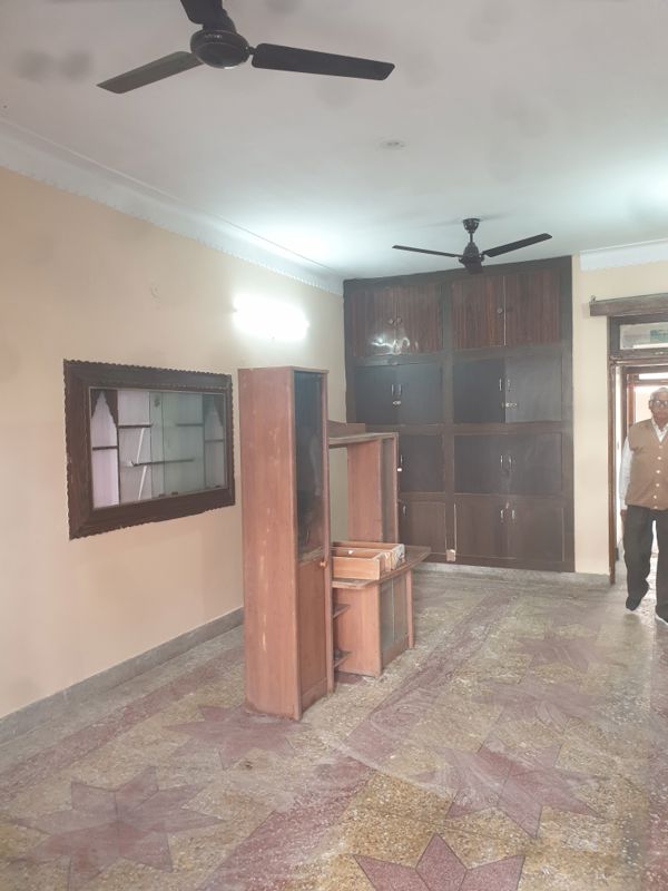 3 BHK + Extra Room Independent House For Rent in Sector 19