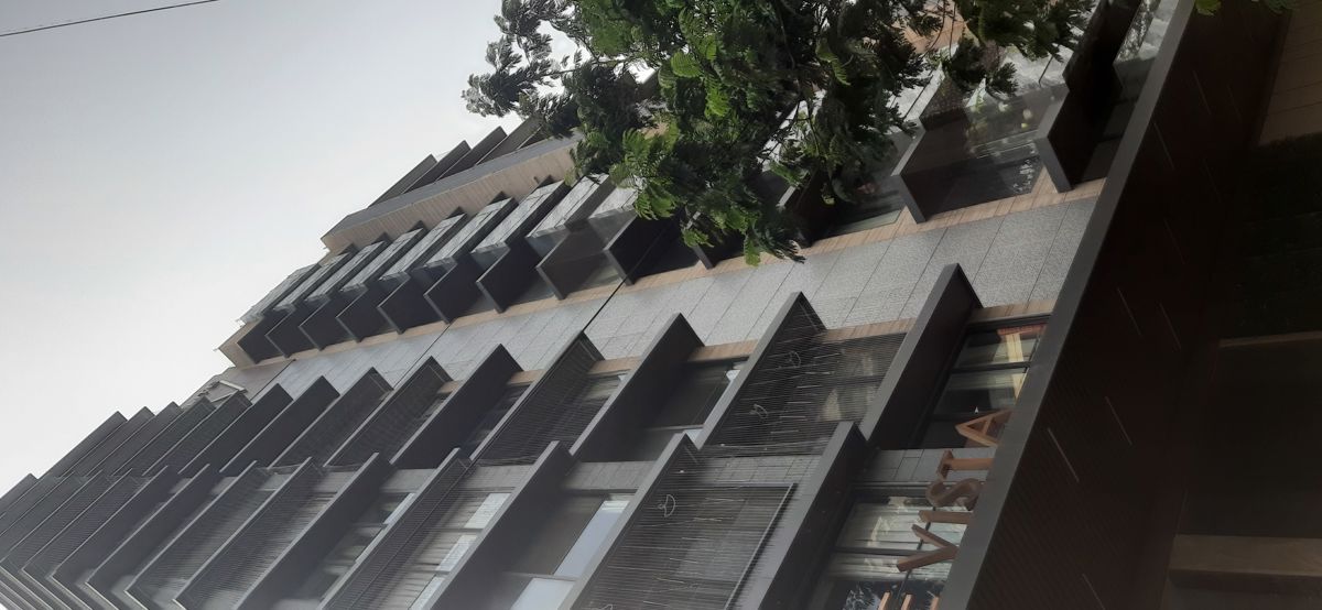 4 BHK + Servant Room Apartment For Sale in Khar West