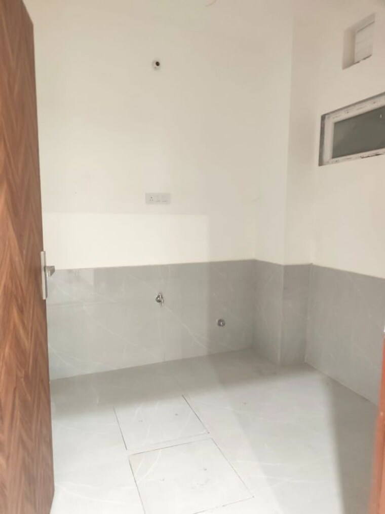 Kitchen, gomti nagar 6 Bedroom 1000 Sq.Ft. Independent House In Gomti Nagar Lucknow 9946812