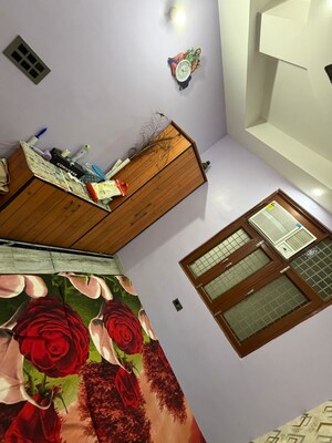 Furnished Amenities in 3 BHK Builder Floor at Vasundhara Sector 13 – for Rent