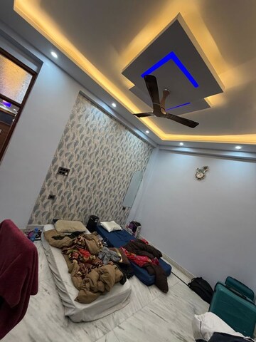 Room in 3 BHK Builder Floor at Vasundhara Sector 13 – for Rent