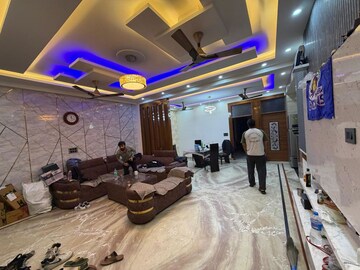 Living Room in 3 BHK Builder Floor at Vasundhara Sector 13 – for Rent