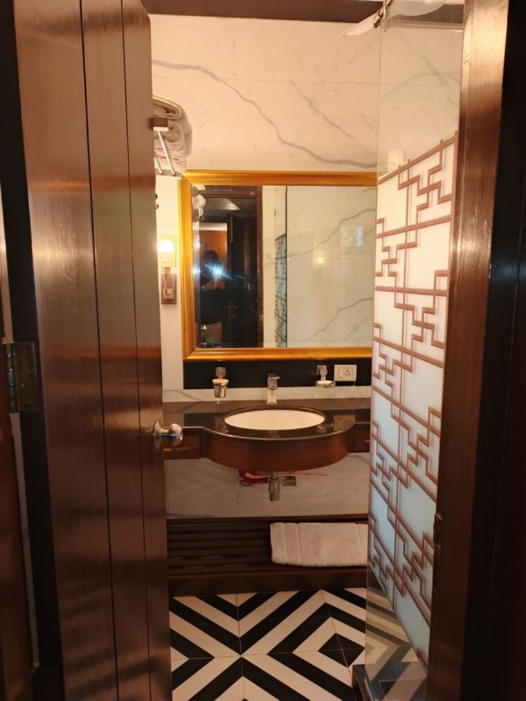Attached Bathroom, friends colony 4 Bedroom 2800 Sq.Ft. Builder Floor In Friends Colony Delhi 9946844