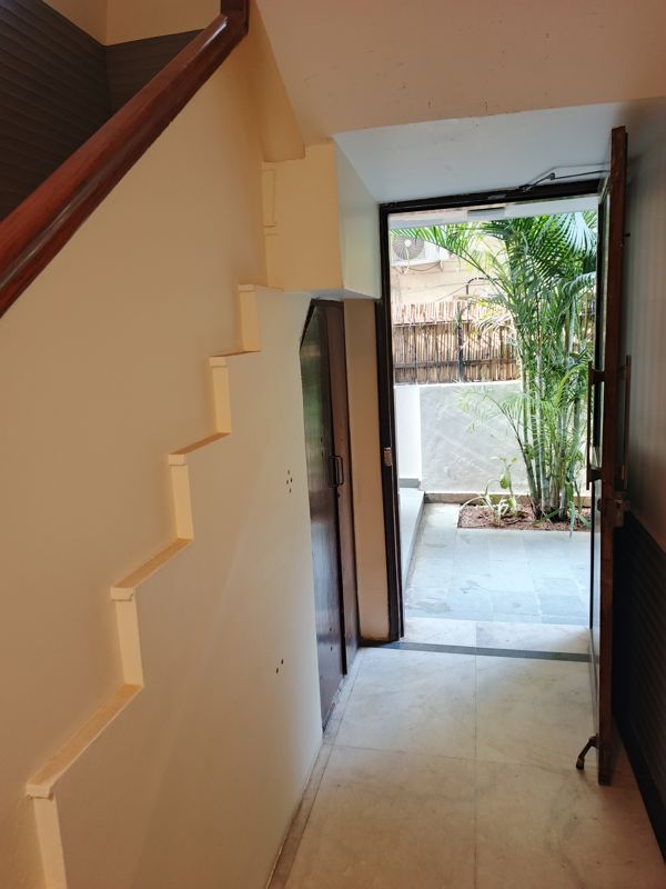 Room in 4 BHK Builder Floor at Friends Colony – for Rent