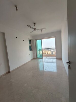 Room in 5 BHK Apartment at Hiranandani Estate, Ghodbunder Road – for Sale