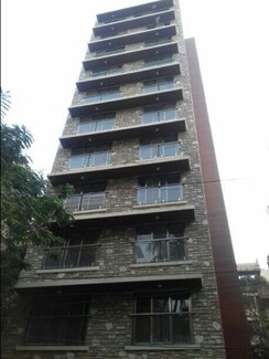 2 BHK + Servant Room Apartment For Sale in Khar West