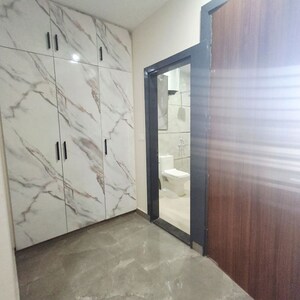 Room in 2 BHK Builder Floor at Sector 52 – for Rent