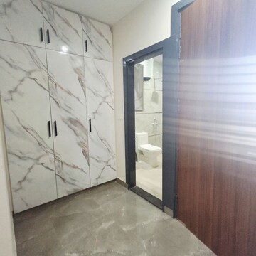 Room in 2 BHK Builder Floor at Sector 52 – for Rent