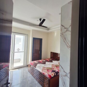Bedroom in 2 BHK Builder Floor at Sector 52 – for Rent