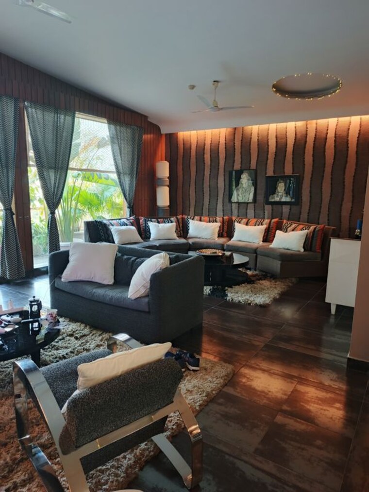 Living Room, friends colony 6+ Bedroom 5500 Sq.Ft. Builder Floor In Friends Colony Delhi 9946893