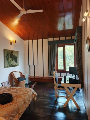 Team Area in 6+ BHK Builder Floor at Friends Colony – for Rent