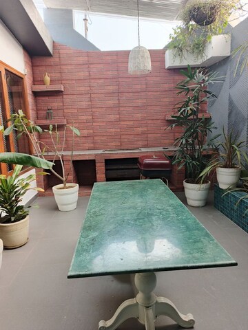 Team Area in 6+ BHK Builder Floor at Friends Colony – for Rent