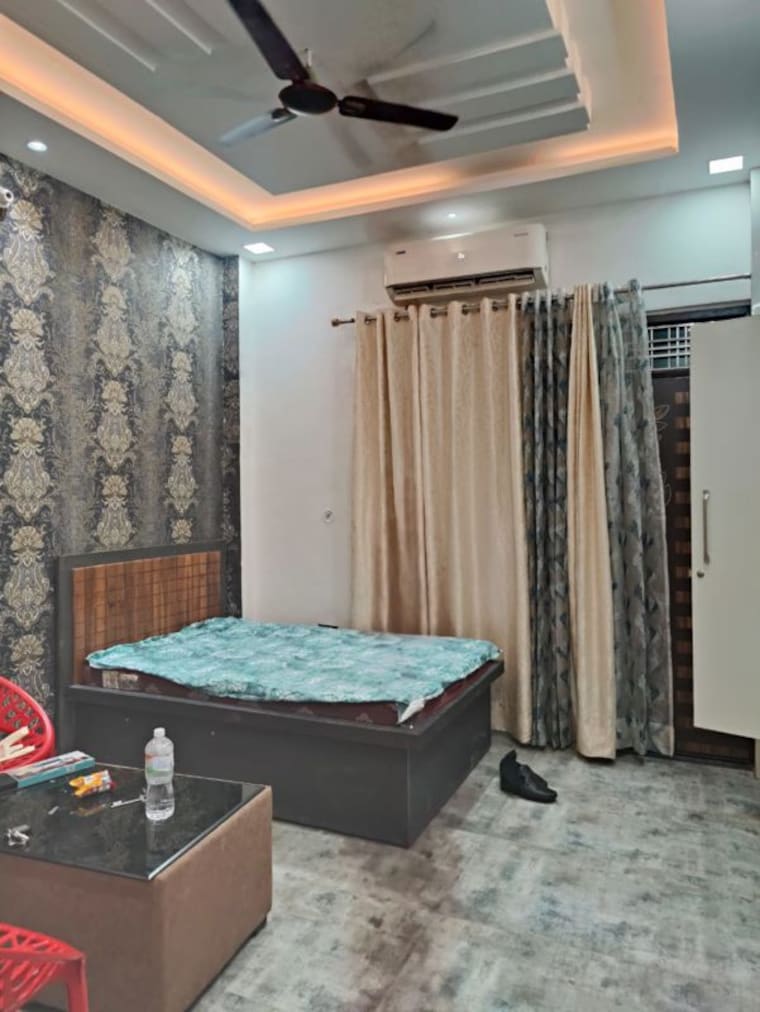 Room, gomti nagar Pg For Boys & Girls In Gomti Nagar 9946906