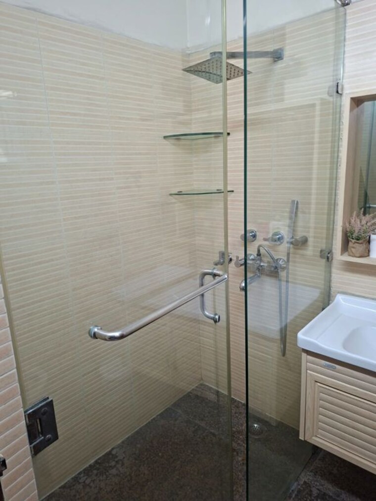 Bathroom, sector 19 6 Bedroom 112 Sq.Mt. Villa In Sector 19 Noida 9946924