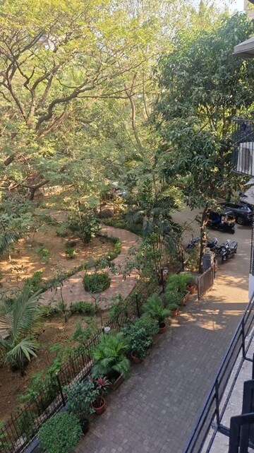 2 BHK Apartment – Garden View at Belscot Chs Ltd, Andheri West - for Rent