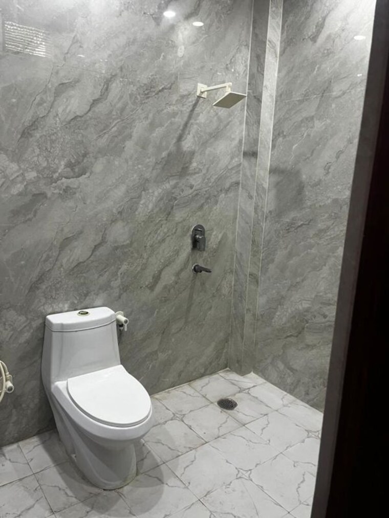 Bathroom, sector 26 6+ Bedroom 288 Sq.Mt. Villa In Sector 26 Noida 9946963