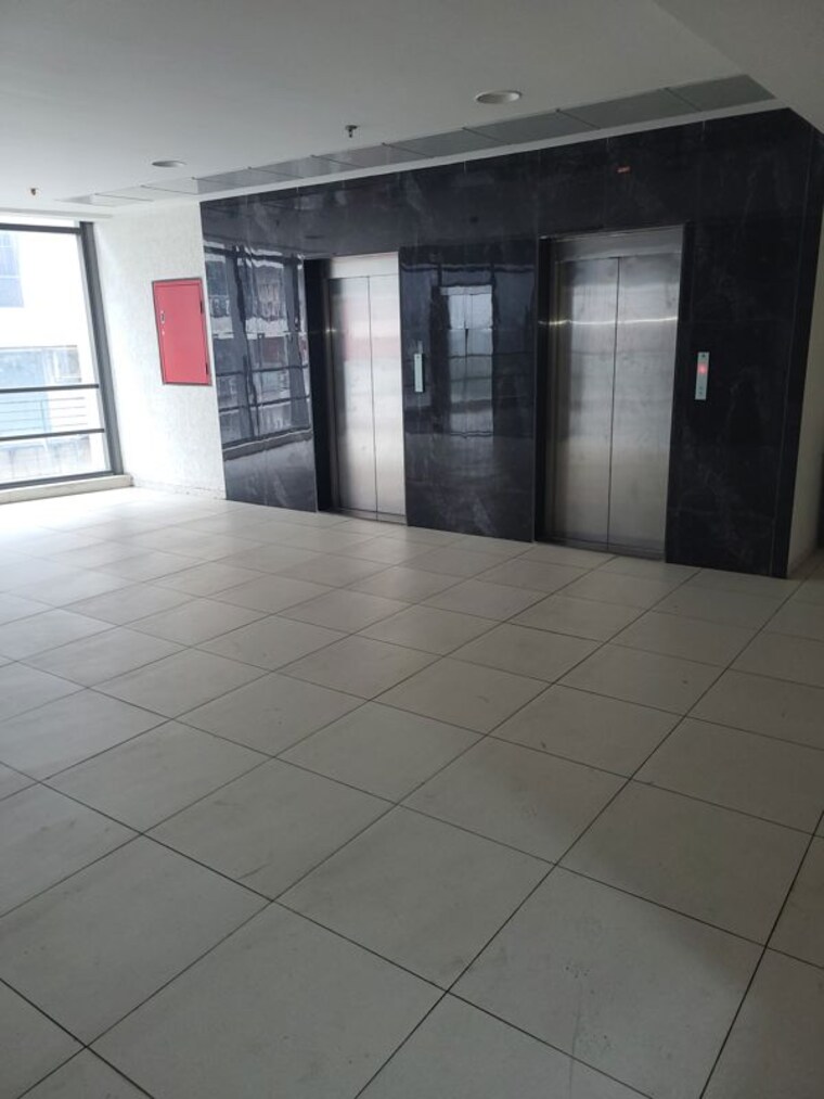 Room, navrangpura Commercial Office Space 1060 Sq.Ft. In Navrangpura Ahmedabad 9946975
