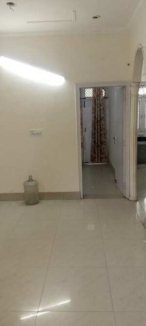 Bathroom in 1.5 BHK Builder Floor at SRS Tower, Sector 31 – for Rent