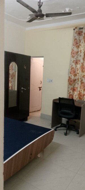 Living Room in 1.5 BHK Builder Floor at SRS Tower, Sector 31 – for Rent