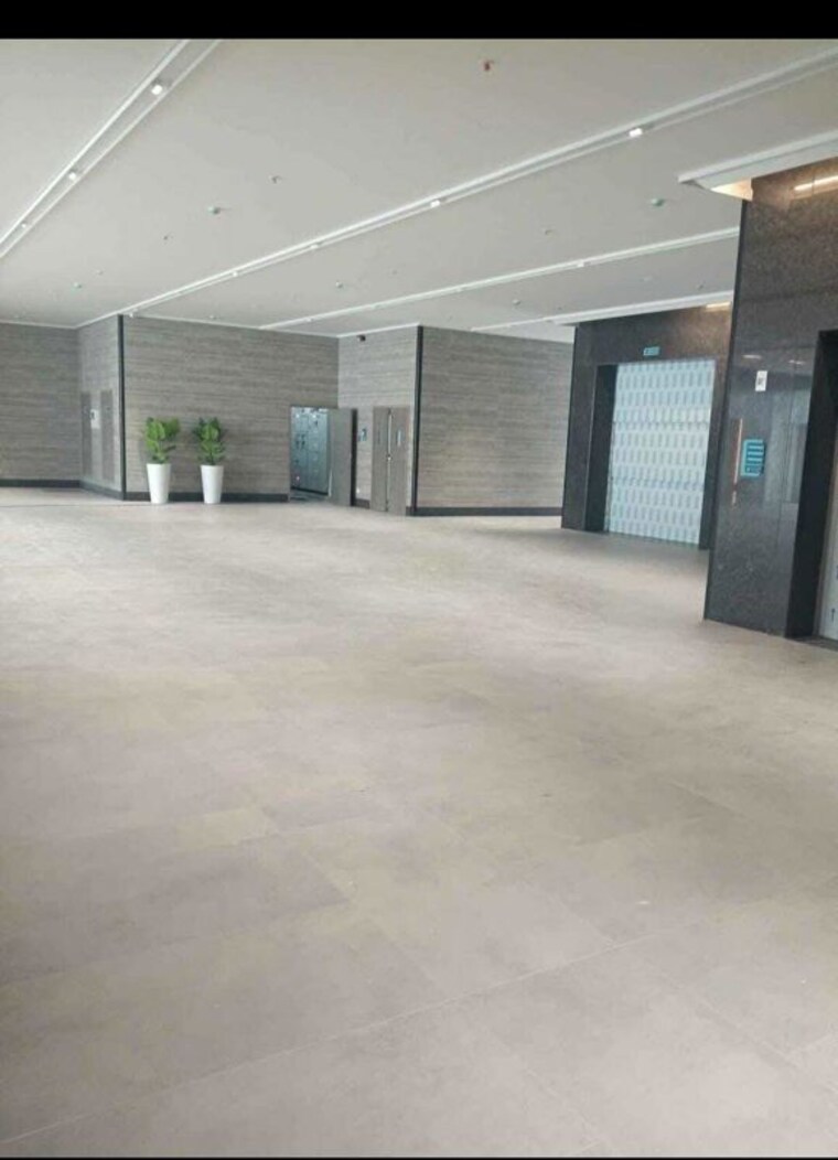  Parking, udyog vihar phase 5 Commercial Office Space 2000 Sq.Ft. In Udyog Vihar Phase 5 Gurgaon 9946873