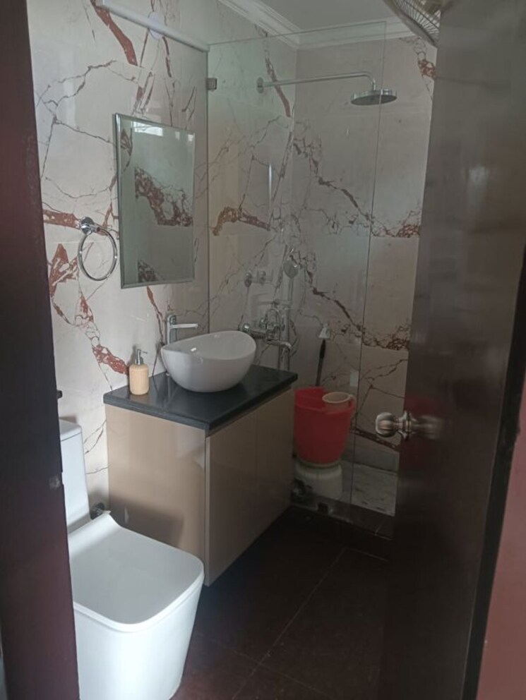 Bathroom, chittaranjan park 1.5 Bedroom 1200 Sq.Ft. Builder Floor In Chittaranjan Park Delhi 9895270