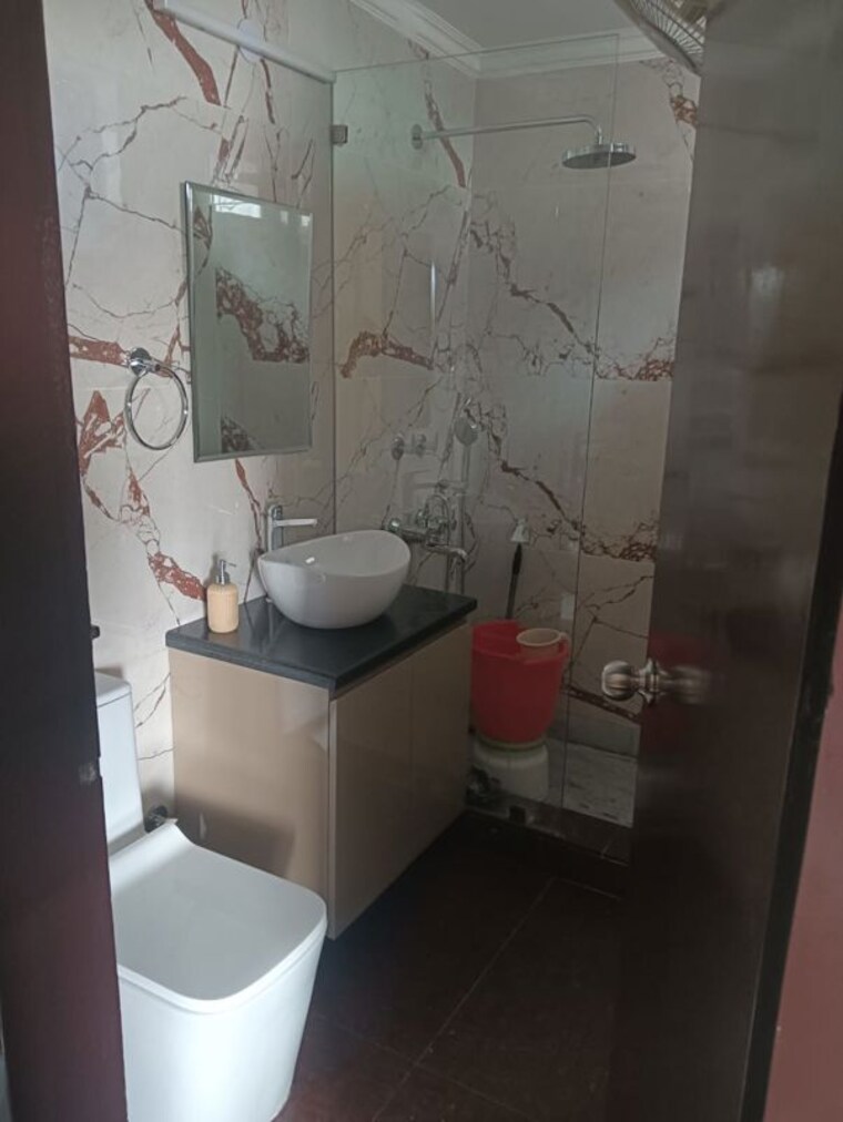 Bathroom, chittaranjan park 1.5 Bedroom 1200 Sq.Ft. Builder Floor In Chittaranjan Park Delhi 9895270