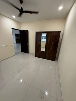 Room in 3 BHK Apartment at Rajapushpa Provincia, Narsingi – for Rent