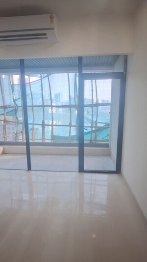 Room in 3 BHK Apartment at Prabhakar Esquina Private Residence, Oshiwara – for Sale