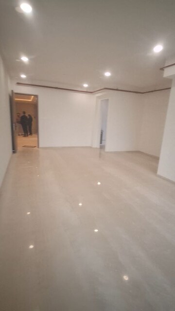 Room in 3 BHK Apartment at Prabhakar Esquina Private Residence, Oshiwara – for Sale