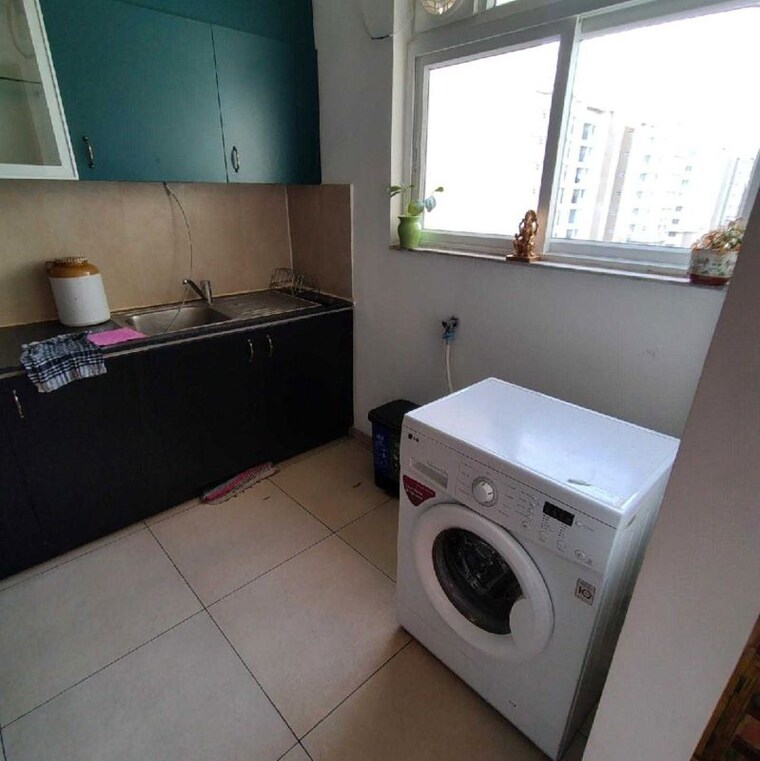 Kitchen, prestige-royale-gardens 3 Bedroom 1400 Sq.Ft. Apartment In Avalahalli Bangalore 9947165